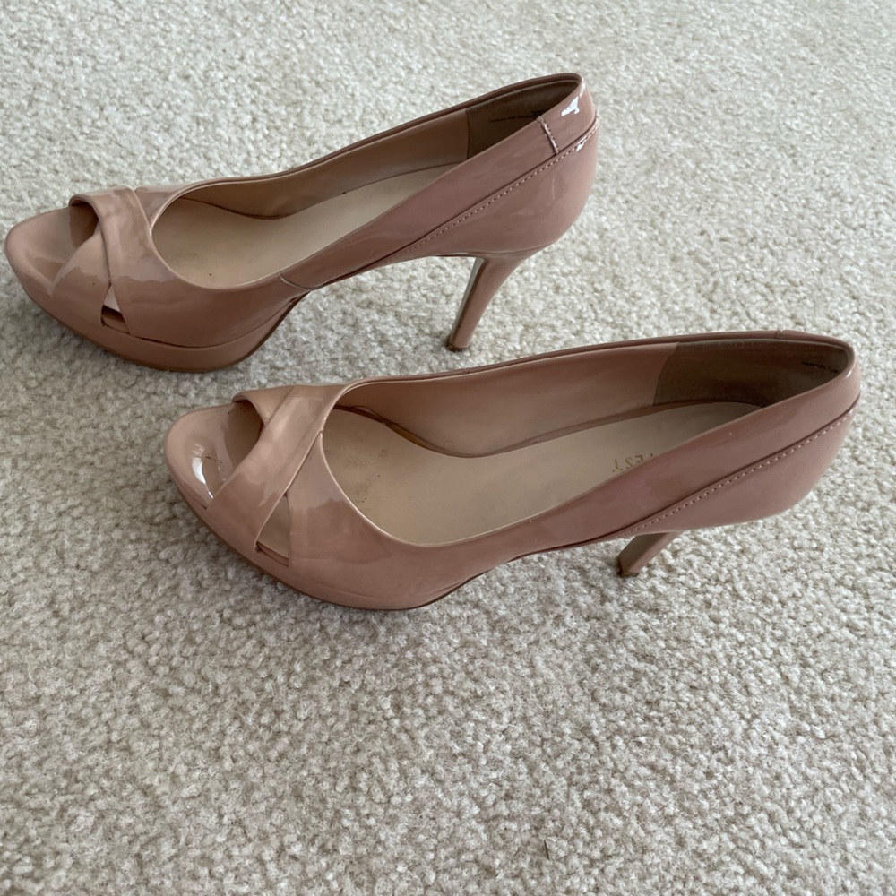 Nine West size 8 heels nude patten leather